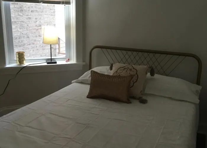 Apartment Logan Square Modern